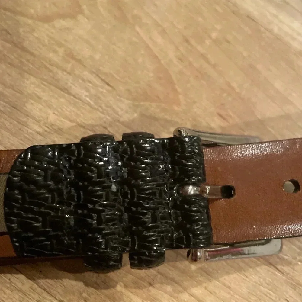 NWOT Trafalgar Unisex leather/black/silver belt Made in USA Men’s 32